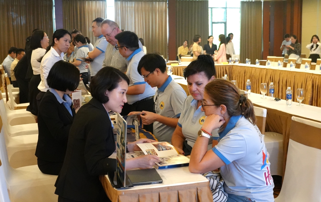 Australian famtrip delegation explores tourist attractions in Quy Nhon